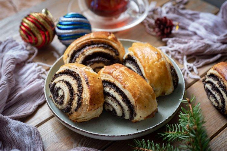 Слойки с маком в аэрогриле