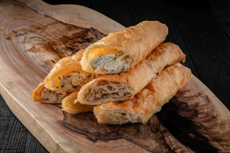 Слойки с творогом и зеленью в аэрогриле