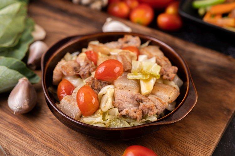 Свиная грудинка с капустой в аэрогриле