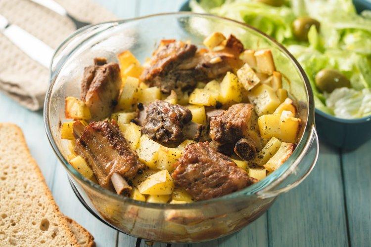 Говяжьи ребрышки с картошкой в аэрогриле
