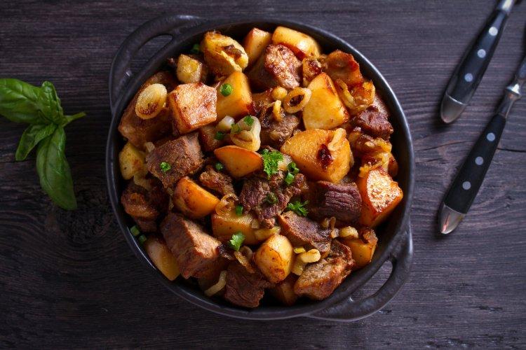 Свинина с картошкой и луком в аэрогриле