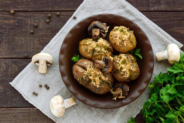 Картошка в мундире с грибами и сыром в аэрогриле
