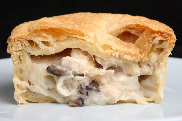 Слоеный пирог с курицей и грибами в аэрогриле