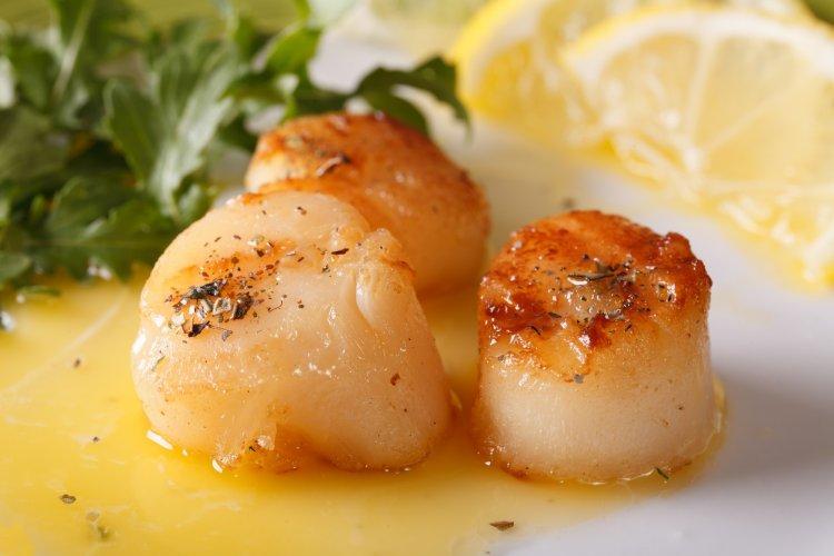 Медальоны из морского гребешка с лимоном в духовке