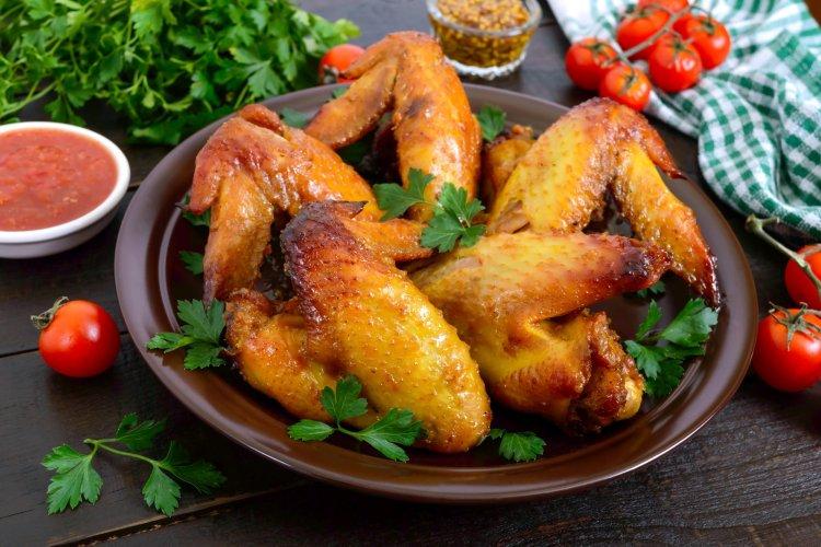 Пряный маринад с соевым соусом и аджикой для крылышек