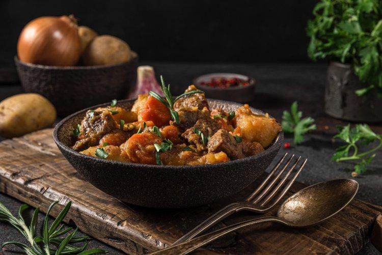 Баранья шея с картошкой в афганском казане