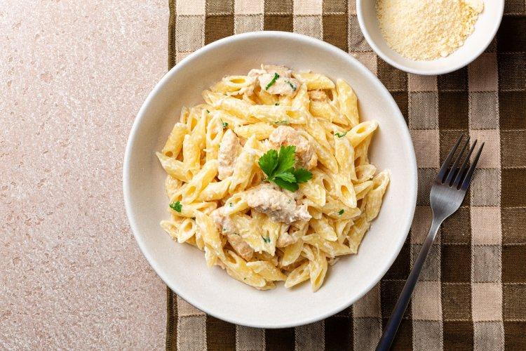 Сырный соус с курицей для макарон