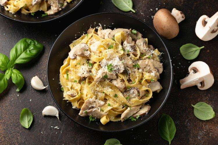 Грибной соус с курицей для макарон