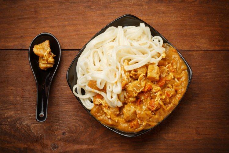 Соус карри с курицей и кокосовым молоком для макарон