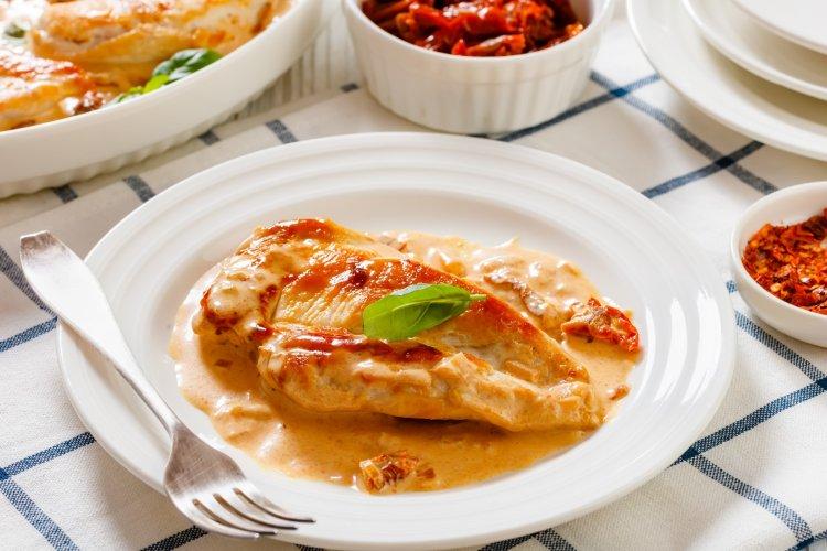 Сливочный соус с вялеными томатами для курицы