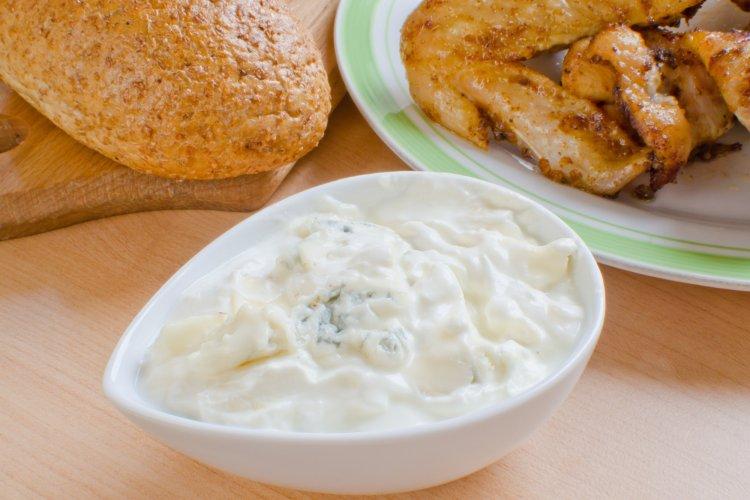 Сливочный соус с голубым сыром для курицы