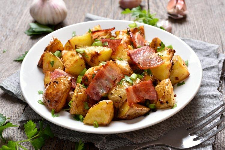 Картошка с салом и луком в аэрогриле