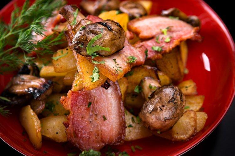 Картошка с салом и грибами в аэрогриле