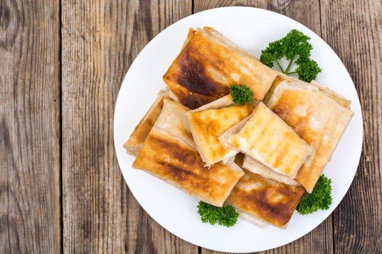 Конвертики из лаваша с фаршем, сыром и зеленью в аэрогриле