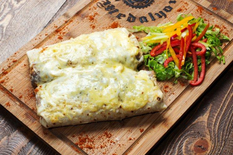 Рулетики из лаваша с фаршем и грибами в аэрогриле