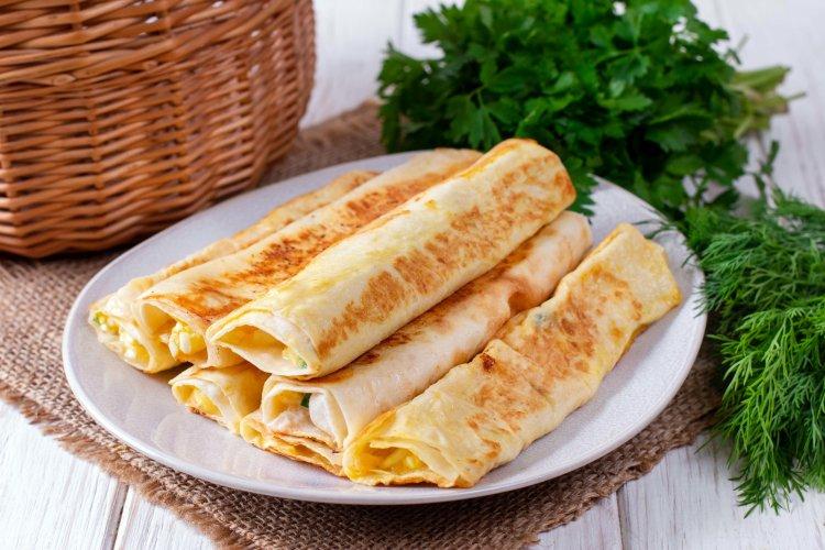 Рулетики из лаваша с сыром и яйцом в аэрогриле