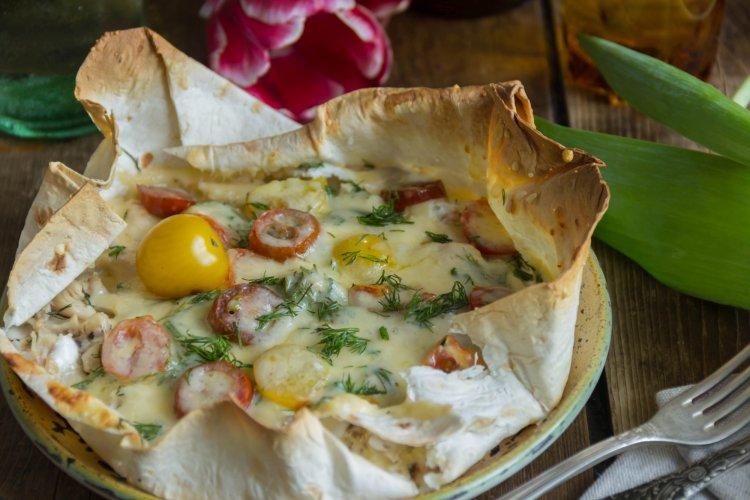 Мини-пицца из лаваша с сыром и помидорами в аэрогриле