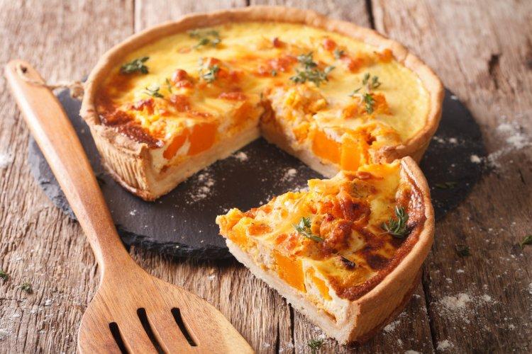 Несладкий пирог с тыквой и курицей в аэрогриле