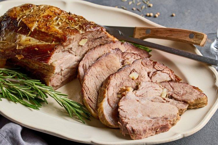 Буженина из свиной шеи с чесноком и горчицей в аэрогриле