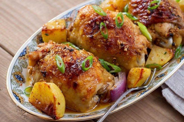 Горячее из картофеля и куриных бедер - Горячие блюда на праздничный стол рецепты