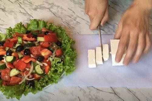 Греческий салат с базиликом - пошаговый рецепт