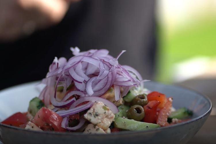 Греческий салат с брынзой - рецепт пошагово с фото