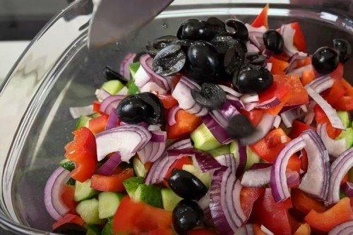 Греческий салат с бальзамическим уксусом - пошаговый рецепт