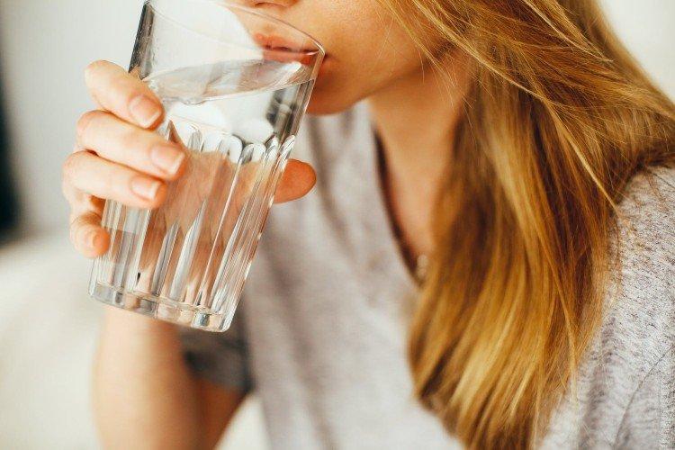 Пей больше воды - Как избавиться от запаха изо рта