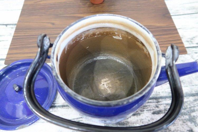 Как очистить застарелую накипь в чайнике содой, лимонной кислотой и уксусом