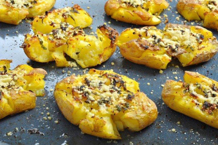 Хрустящая раздавленная картошка - Как приготовить картошку на Новый год рецепты
