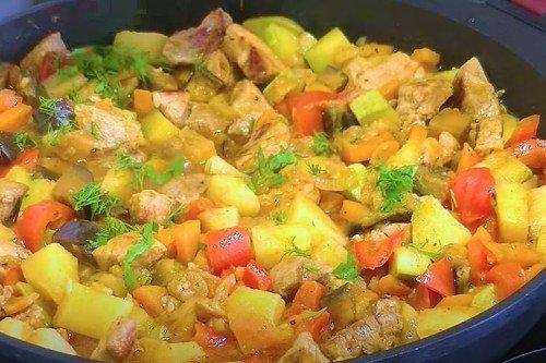 Разноцветное овощное рагу со свининой - рецепты пошагово