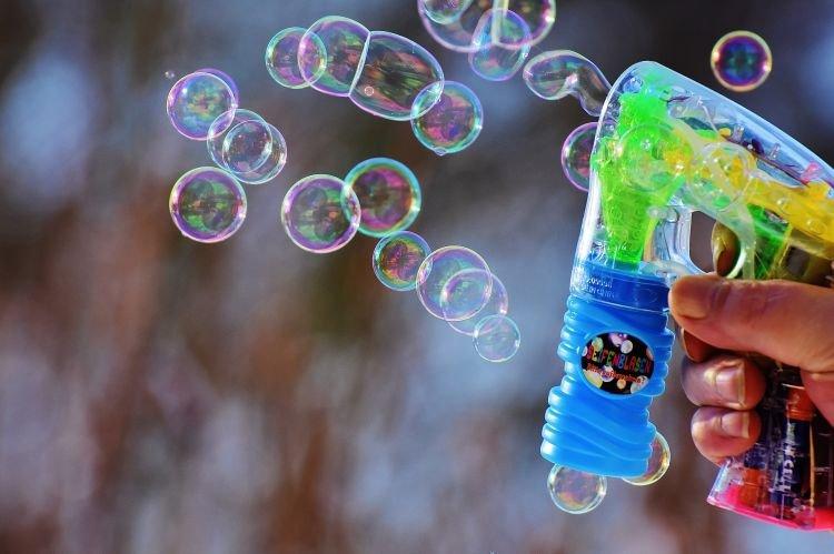 Мыльные пузыри из мыла и сахарного сиропа - как сделать в домашних условиях