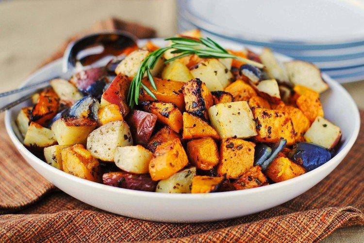 Картофель с овощами запеченный в духовке - рецепты