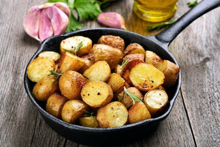 Картофель по-быстрому по-деревенски в духовке - рецепты
