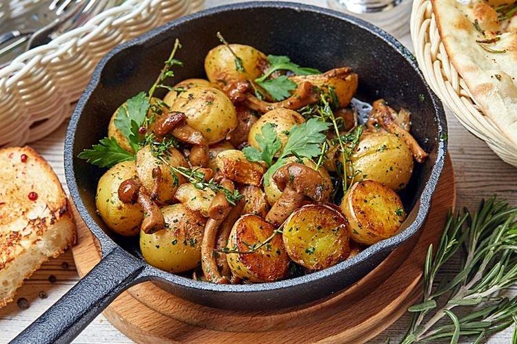 Картошка с грибным ассорти на сковороде - рецепты