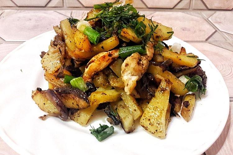 Картошка с грибами и фаршем на сковороде - рецепты