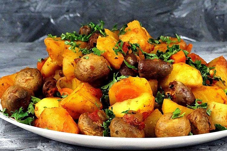 Картошка с грибами и куриными сердечками в духовке - рецепты