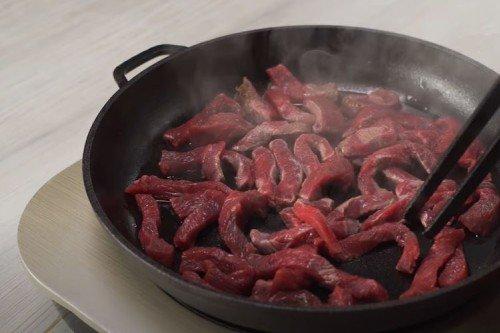 Бефстроганов из говядины по-домашнему - классический рецепт пошагово