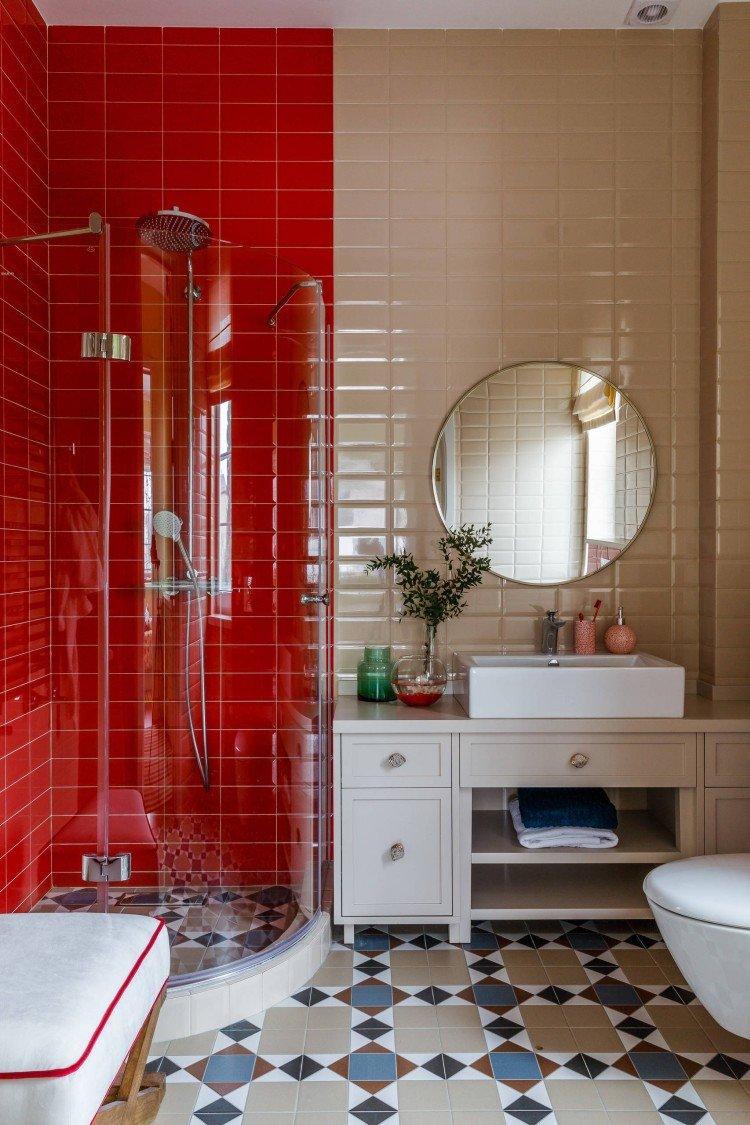 Красный цвет в интерьере ванной комнаты - фото