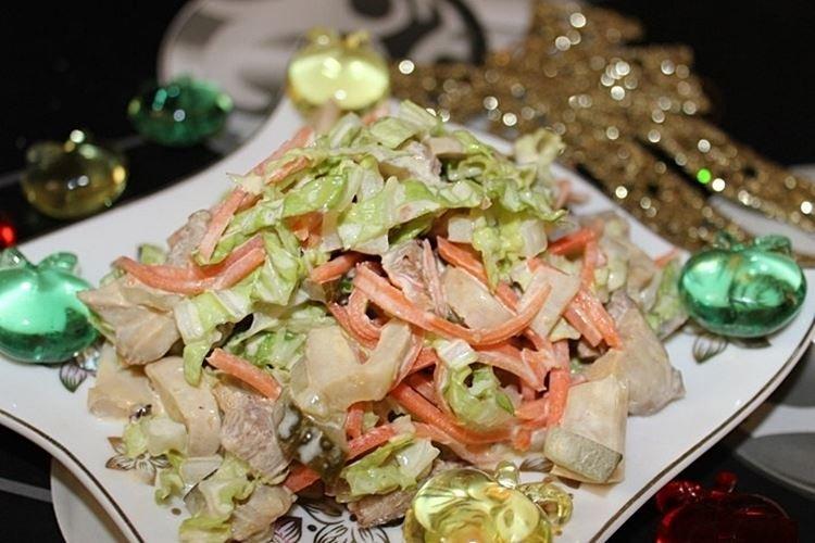 Салат со свининой и маринованными огурцами - салаты на Новый год 2021