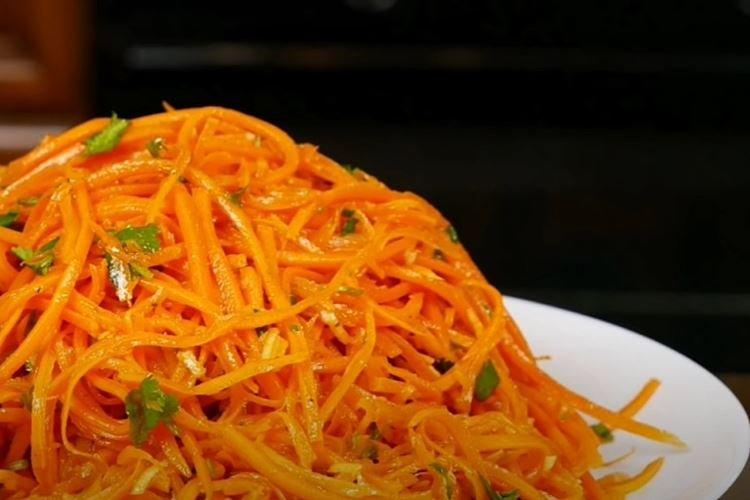 Морковь по-корейски с зеленью в домашних условиях - рецепт пошагово с фото