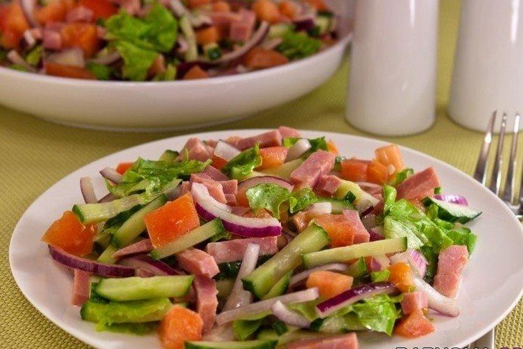 Салат с ветчиной и маринованным луком - Новогодние салаты без майонеза рецепты