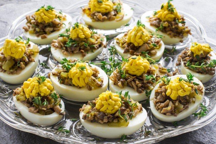 Яйца фаршированные грибами - Новогодние закуски рецепты