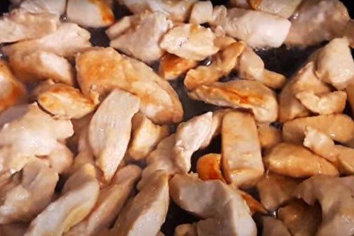Паста с курицей и грибами в сливочном соусе - пошаговый рецепт