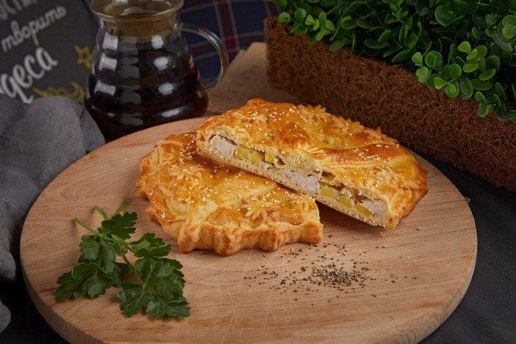 Пирог с курицей и ананасами - рецепты