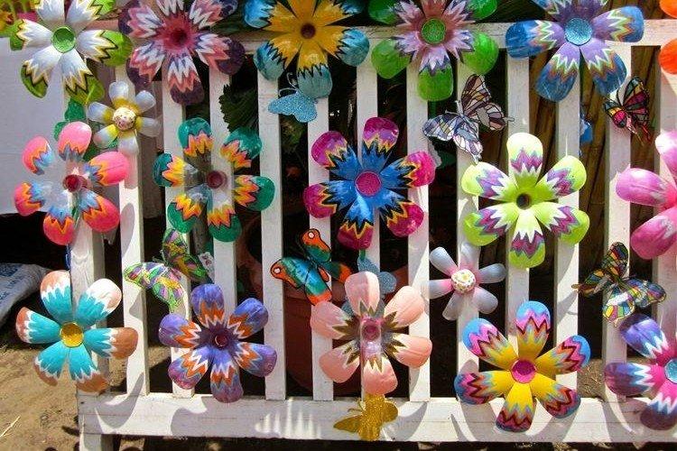 Цветы и зверушки из пластиковых бутылок - Поделки для дачи и сада своими руками