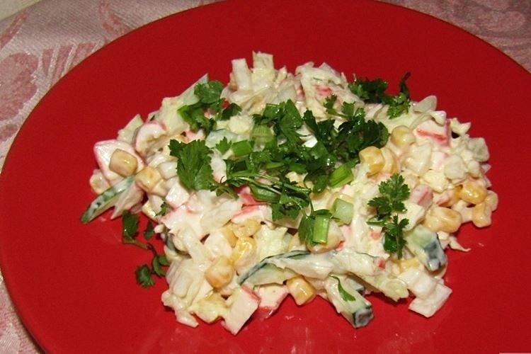 Постный салат с пекинской капустой и крабовыми палочками - рецепты