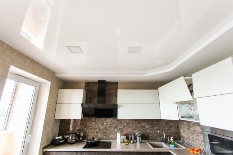 Двухуровневые потолки из гипсокартона на кухне