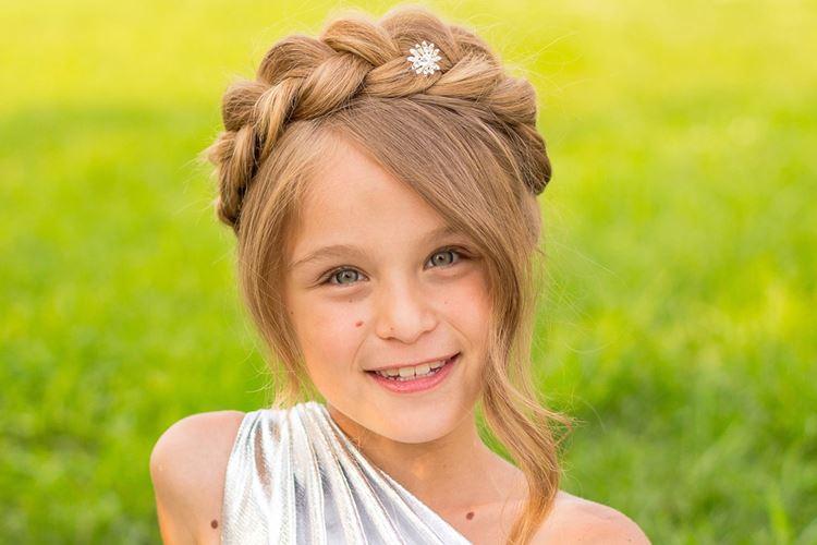 Прически на средние волосы для девочек: 20 простых идей