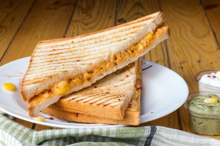 Белый хлеб - продукты, от которых утром отекает лицо и тело